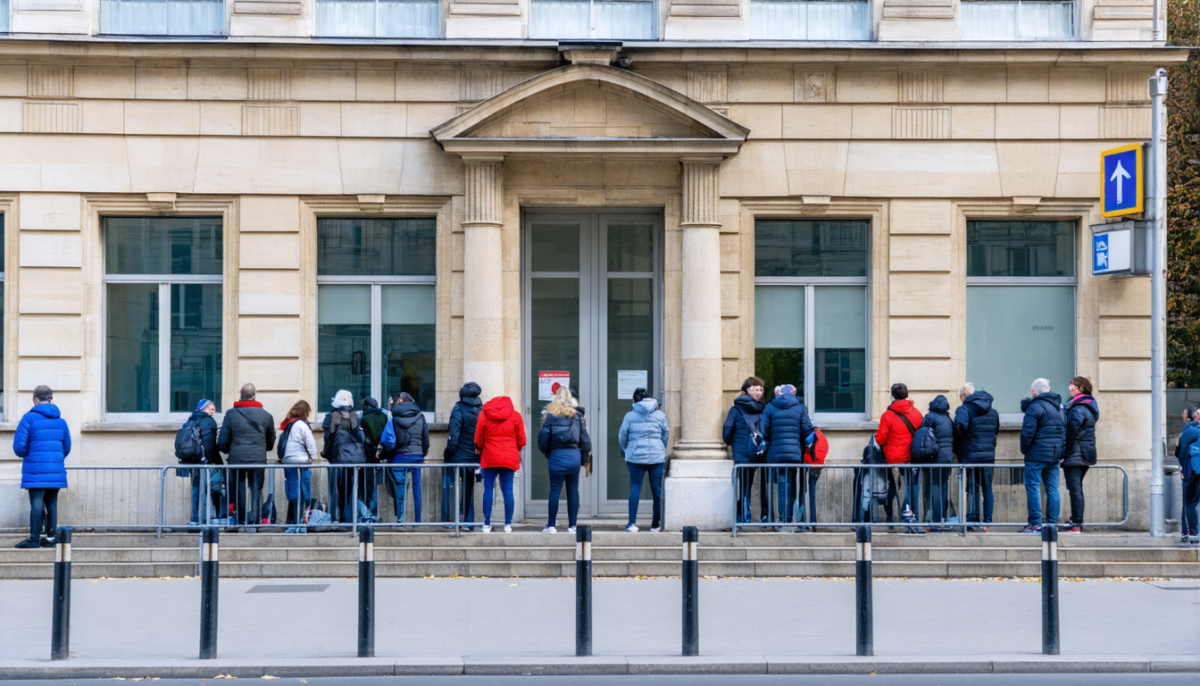 découvrez comment accélérer l'obtention de votre carte de séjour décennale en toute simplicité. optimisez vos délais et évitez les complications grâce à nos conseils pratiques.